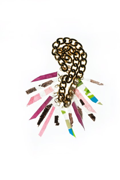 Plastikschmuck von Shahd El Lawindy, Prof. Klaus Hesse