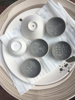 »The New Blue – Porcelain instead of Paper« by Klaus Hesse and Zack Chen