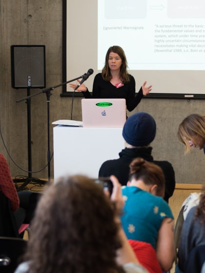 Making Crisis Visible Prof. Klaus Hesse, Felix Kosok Making Crisis Visible Prof. Klaus Hesse, Felix Kosok