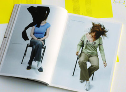 »Hier vorne« Ausstellung Frankfurter Buchmesse 2006 Klasse Hesse